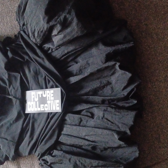 Black Ruched TOP - Picture 4 of 10